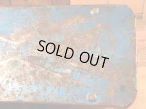 メタリックブルーの金属製の50〜60年代ビンテージ工具箱