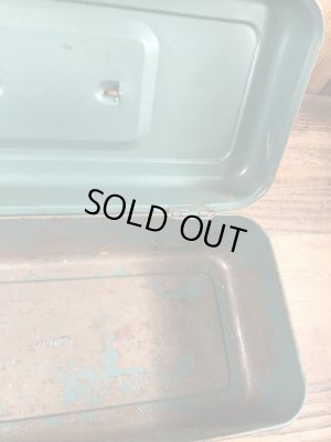 メタリックグリーンのメタル製の50〜60’sヴィンテージツールボックス