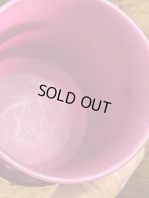 企業キャラクターのクールエイドの80年代ビンテージプラスチックカップ