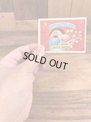 トップス社製のガーベッジペイルキッズの80年代ビンテージステッカーカード