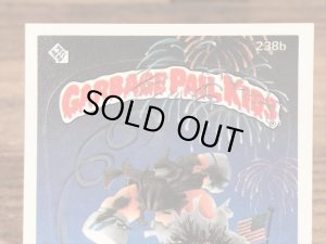 トップス社製のガーベッジペイルキッズの80年代ビンテージステッカーカード