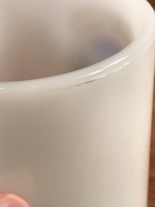 他の写真2: Fire King Showbiz Pizza Place “Billy Bob” Milk Glass Mug　ショウビズピザ　ビンテージ　マグカップ　ファイヤーキング　70〜80年代