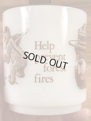 企業キャラクターのスモーキーベアのグラスベイク製のビンテージマグカップ