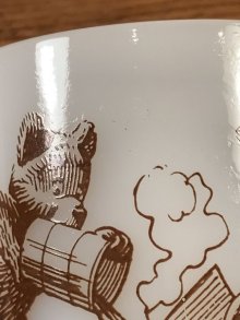 他の写真1: Glasbake “Smokey Bear” Milk Glass Mug　スモーキーベア　ビンテージ　マグカップ　グラスベイク　60〜80年代