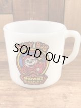 Fire King Showbiz Pizza Place “Billy Bob” Milk Glass Mug　ショウビズピザ　ビンテージ　マグカップ　ファイヤーキング　70〜80年代