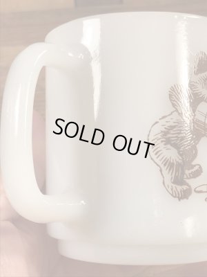 企業キャラクターのスモーキーベアのグラスベイク製のビンテージマグカップ