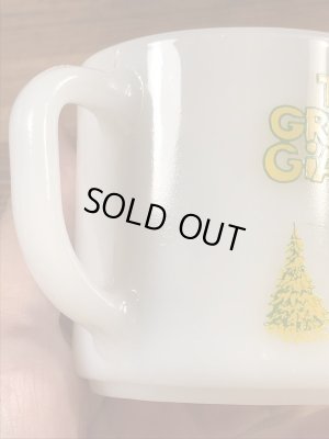 アドバタイジングキャラクターのグリーンジャイアントのミルクガラス製ヴィンテージマグ