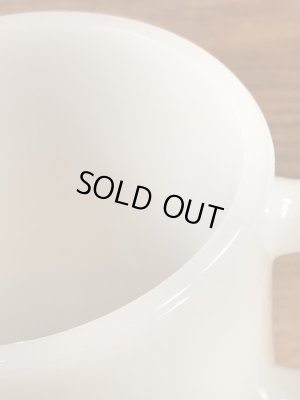 Glasbake社製の“Work Bugs Me!!”のミルクガラス製ヴィンテージマグ