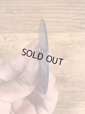 企業キャラクターのウッジーオウルの60〜70年代ビンテージレンチキュラー缶バッジ