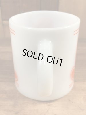 Glasbake社製のArby'sのミルクガラス製ヴィンテージマグ