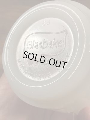 Glasbake社製の“Work Bugs Me!!”のミルクガラス製ヴィンテージマグ