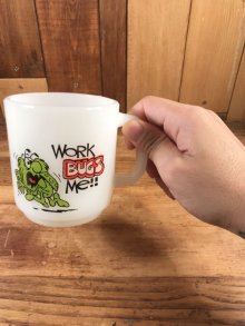 他の写真3: Glasbake “Work Bugs Me!!” Milk Glass Mug　ワークバグズミー　ビンテージ　マグカップ　グラスベイク　80年代