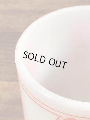 グラスベイク社製のアービーズのミルクガラス製ビンテージマグカップ