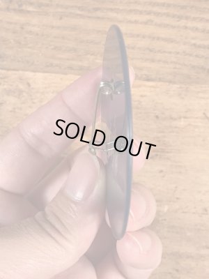 企業キャラクターのウッジーオウルの60〜70年代ビンテージレンチキュラーバッジ