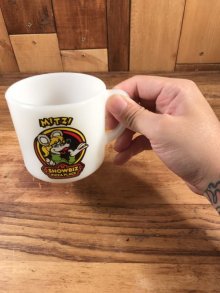 他の写真3: Fire King Showbiz Pizza Place “Mitzi” Milk Glass Mug　ショウビズピザ　ビンテージ　マグカップ　ファイヤーキング　70〜80年代