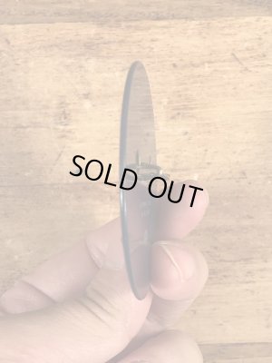 企業キャラクターのウッジーオウルの60〜70年代ビンテージレンチキュラー缶バッジ