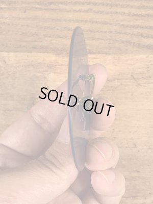 企業キャラクターのウッジーオウルの60〜70年代ビンテージレンチキュラーバッジ