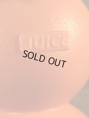 葉っぱの部分がフタになっているオレンジの60年代ビンテージジュースジャグ