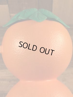 葉っぱの部分がフタになっているオレンジの60年代ビンテージジュースジャグ