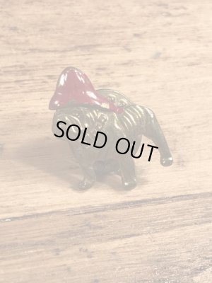 アドバタイジングキャラクターのマックトラックの70年代ビンテージピンバッジ