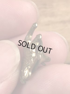 アドバタイジングキャラクターのマックトラックの70年代ビンテージピンバッジ