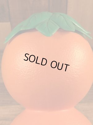 葉っぱの部分がフタになっているオレンジの60年代ビンテージジュースジャグ