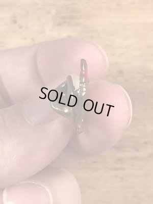 アドバタイジングキャラクターのマックトラックの70年代ビンテージピンバッジ