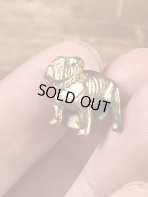 企業キャラクターのマックトラックの70年代ビンテージピンバッジ