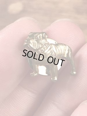 マックトラックのブルドッグの70’sヴィンテージピンズ