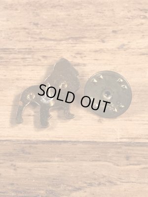 アドバタイジングキャラクターのマックトラックの70年代ビンテージピンバッジ