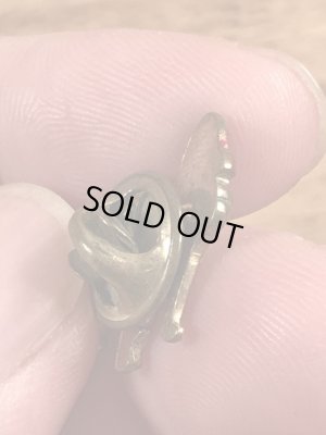 アドバタイジングキャラクターのマックトラックの70年代ビンテージピンバッジ