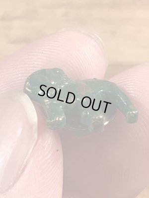 企業キャラクターのマックトラックの70年代ビンテージピンバッジ