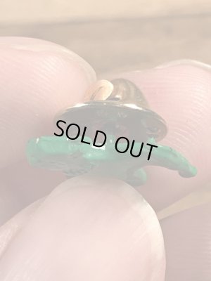 アドバタイジングキャラクターのマックトラックの70年代ビンテージピンバッジ