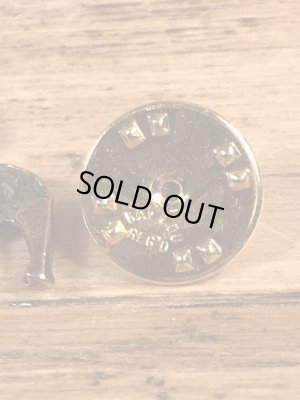 マックトラックのブルドッグの70’sヴィンテージピンズ