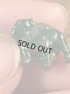 企業キャラクターのマックトラックの70年代ビンテージピンバッジ