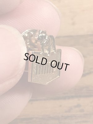 マックトラックのブルドッグの70年代ビンテージピンバッジ