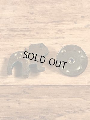 企業キャラクターのマックトラックの70年代ビンテージピンバッジ