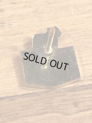 マックトラックのブルドッグの70年代ビンテージピンバッジ