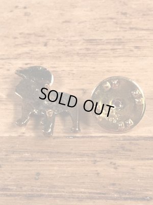 企業キャラクターのマックトラックの70年代ビンテージピンバッジ