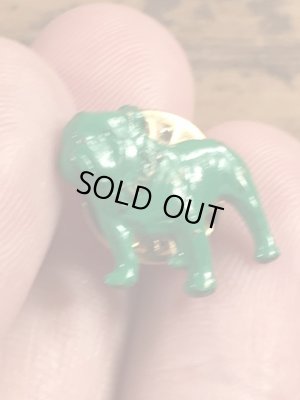 アドバタイジングキャラクターのマックトラックの70年代ビンテージピンバッジ