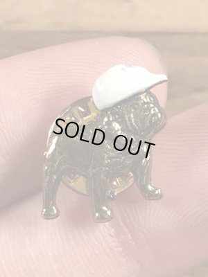 企業キャラクターのマックトラックの70年代ビンテージピンバッジ