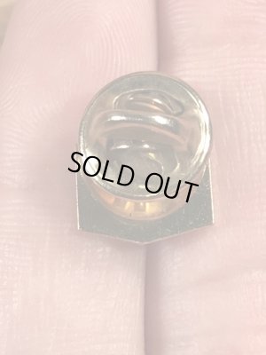 企業キャラクターのMack Truckの70’sヴィンテージピンズ