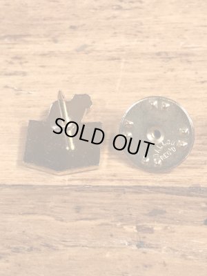 マックトラックのブルドッグの70年代ビンテージピンバッジ