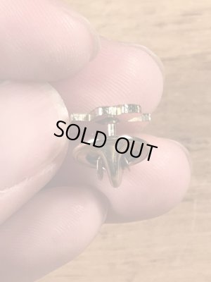 企業キャラクターのMack Truckの70’sヴィンテージピンズ