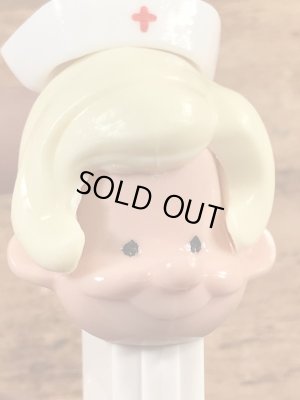 ヒューマンシリーズのNurseの70’sヴィンテージ足無しPezディスペンサー