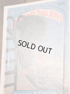 トップス社製のガーベッジペイルキッズの80年代ビンテージステッカーカード