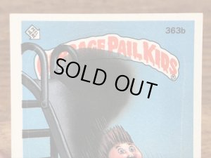 トップス社製のガーベッジペイルキッズの80年代ビンテージステッカーカード
