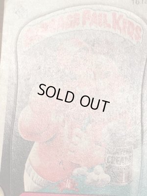 トップス社製のガーベッジペイルキッズの80年代ビンテージステッカーカード