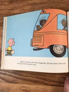 他の写真1: Snoopy Peanuts Gang “You're In Love Charlie Brown” Picture Book　スヌーピー　ビンテージ　絵本　ピーナッツギャング　60〜70年代