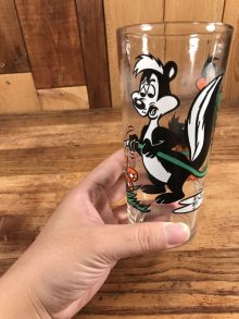 他の写真3: Pepsi Collector Series Looney Tunes “Pepe Le Pew & Daffy Duck” Glass　ペペルピュー&ダフィーダック　ビンテージ　グラス　ペプシ　70年代